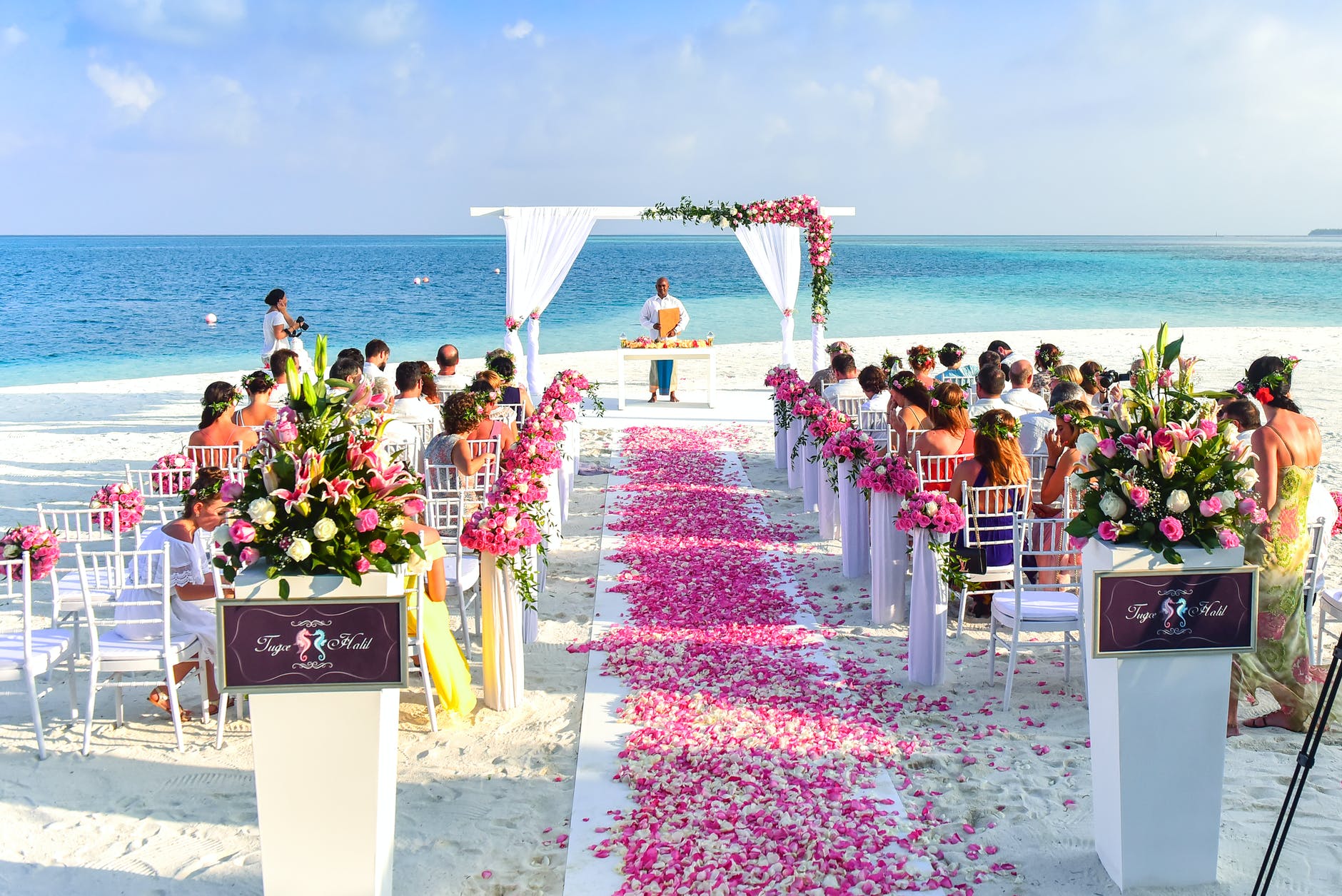 31 Quirky Wedding Captions to flaunt your wedding pictures!